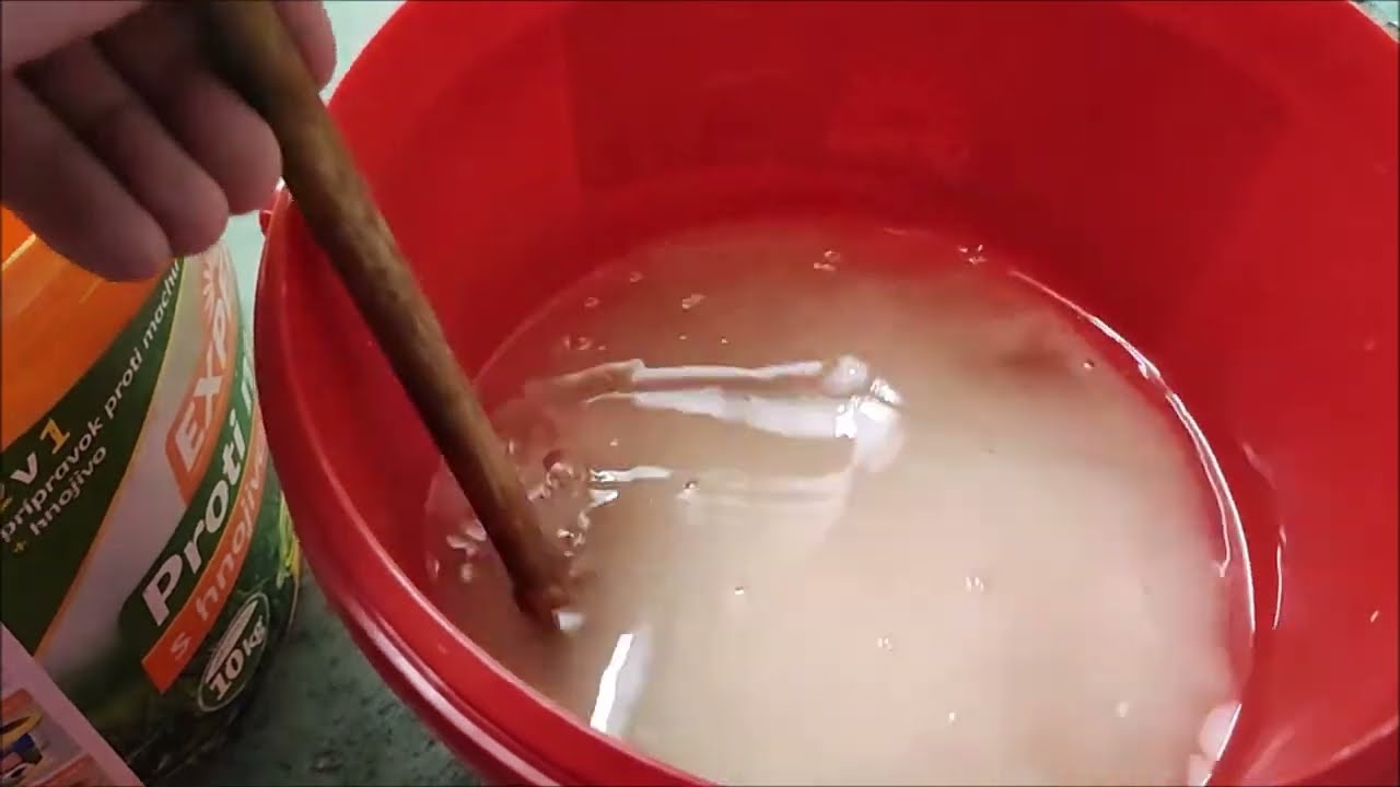 Krmení včel roztokem cukru. Jak zakrmuji včelstva na zimu já? Pomocí baleného cukerného roztoku.