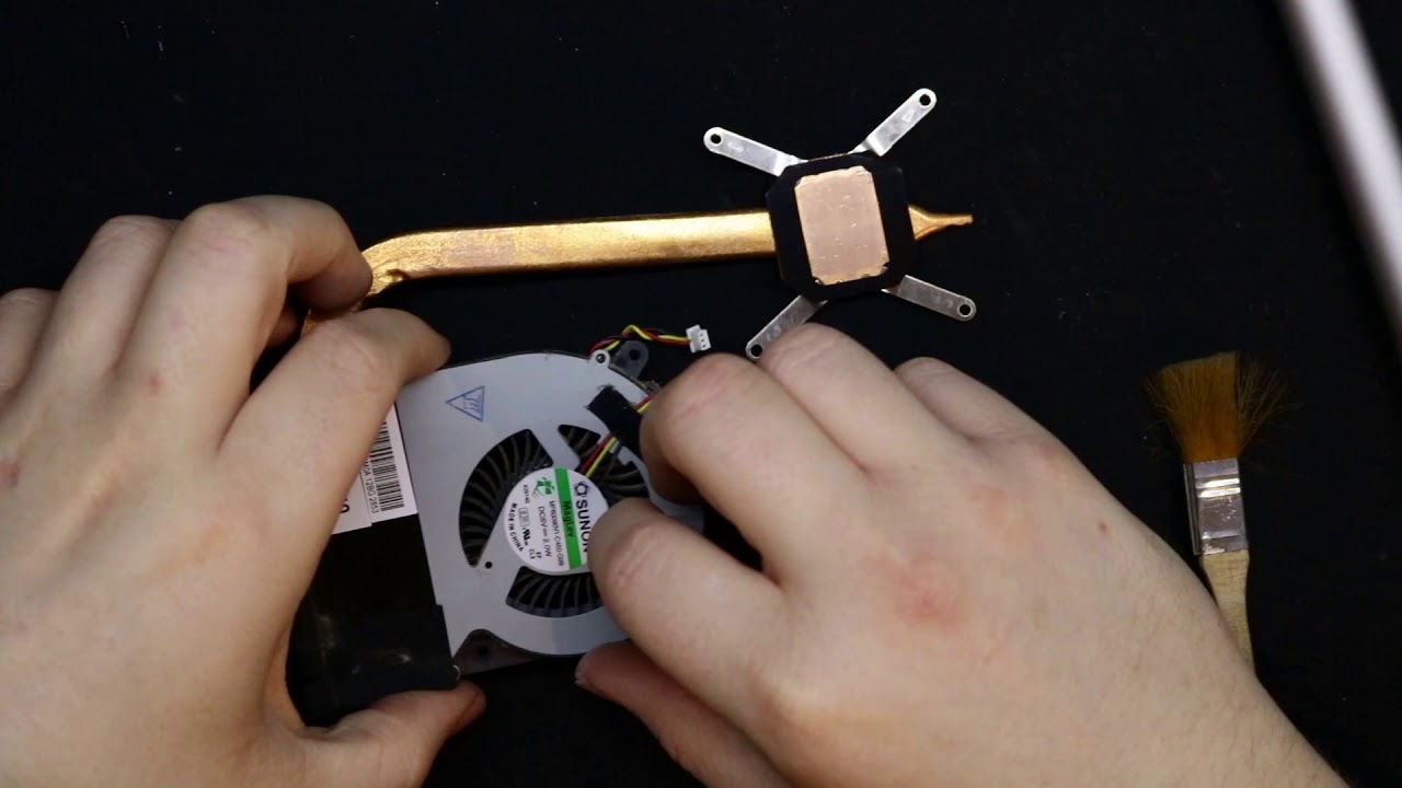 Toshiba Satellite C850 heatsink and fan clean to reapply thermal paste