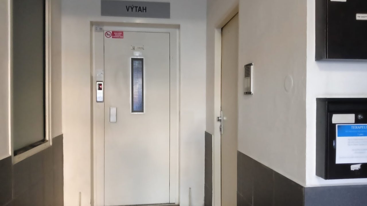 (Slow!) 1993 Kone drum-driven elevator ride! (Příkop 2a-Brno Czechia🇨🇿)