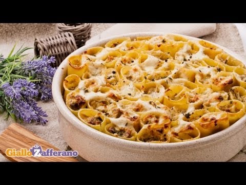 Sausage and mushroom pasta pie - recipe