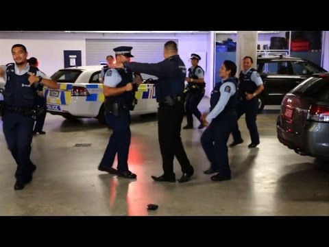 Nouvelle Zlande la police danse le running man