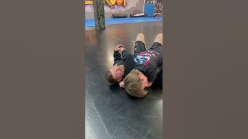 Quick Arm Triangle Escape 🚫💀