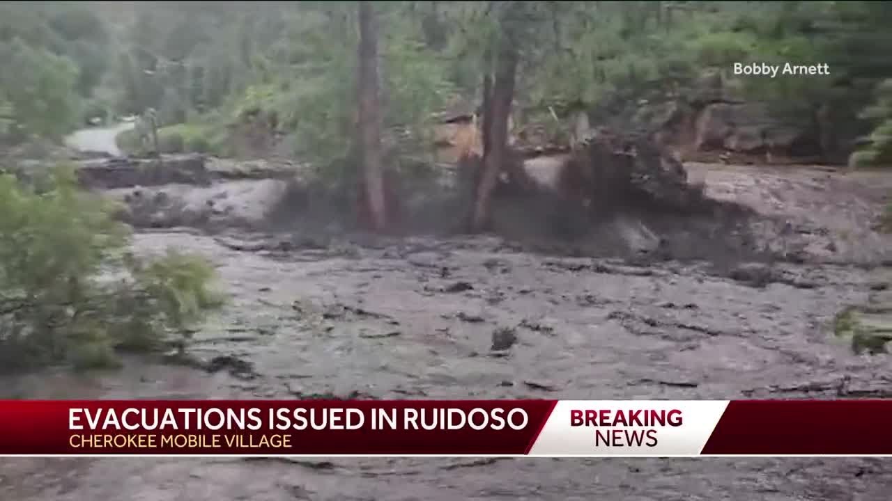 Evacuations ordered due to flooding in Ruidoso - YouTube