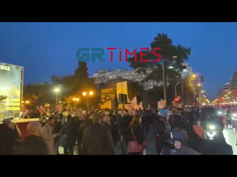 «Λαοθάλασσα» στο κέντρο της Θεσσαλονίκης για τα Τέμπη (1)