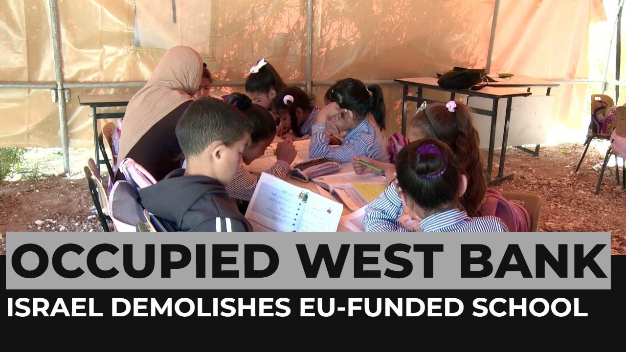 إسرائيل تعيد هدم مدرسة فلسطينية ممولة من الاتحاد الأوروبي، والأطفال يتلقون تعليمهم الآن في خيام.