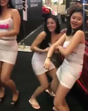 viral . Goyangan hot gadis SPG. Tidak nonton nyesel, waow