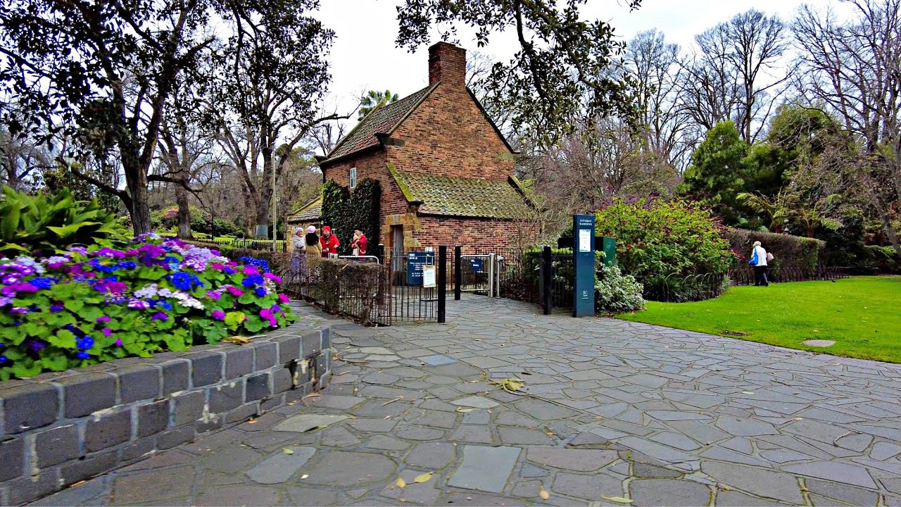Walking Around Melbourne’s Fitzroy Gardens | Urban Green Space Since 1848 | Urban Nature Ambience