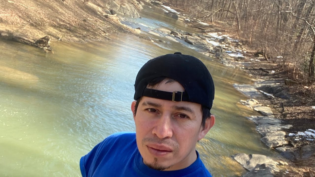 Nos venimos a pescar al río, pero como está helado, no conseguimos nada, se toca que irlos sin nada