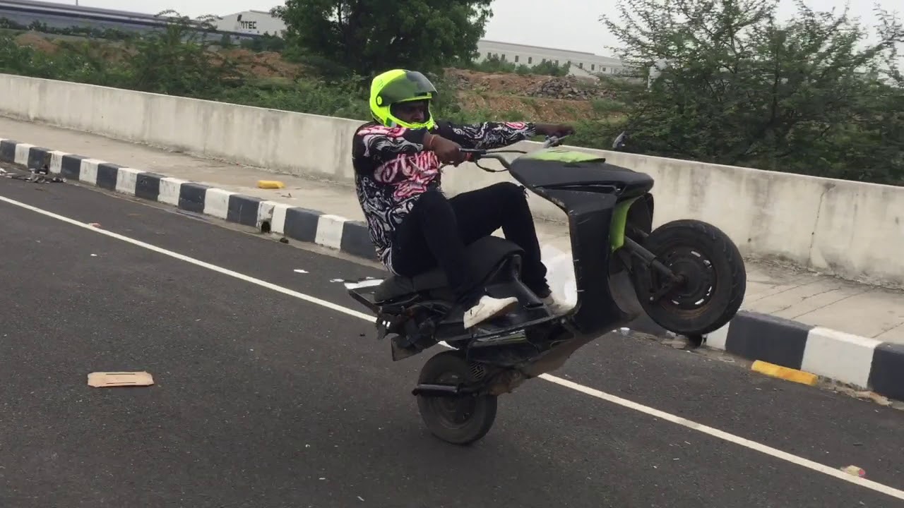 Honda dio stunt