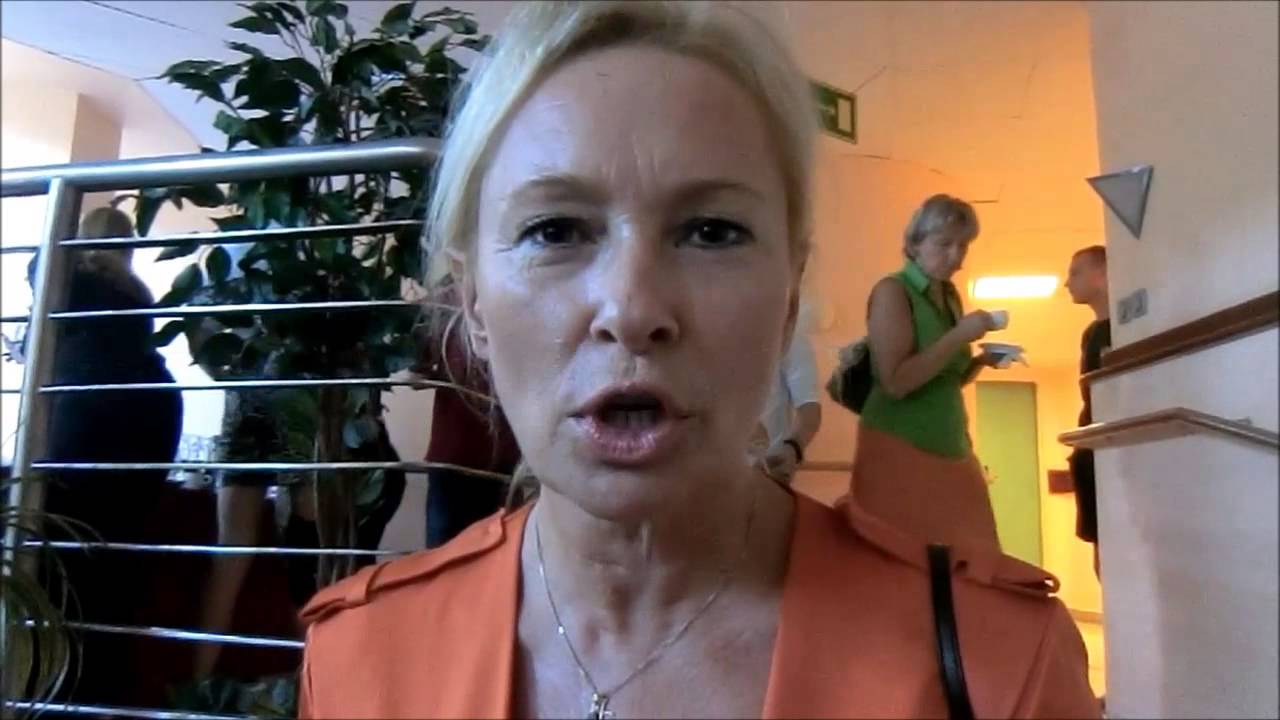 Katarzyna Gniewkowska pozdrawia fanów "Czasu honoru" - YouTube