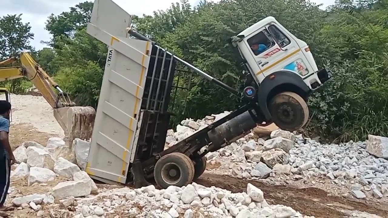 Tipper Unloading SLDriver 🇱🇰 