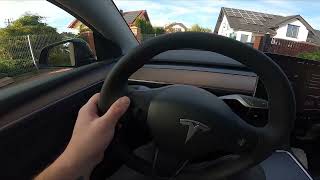Wie stelle ich die Scheinwerferhöhe beim Tesla Model Y (2020–heute) ein?