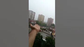 قوة صوت الرعد في اسطنبول تركيا 