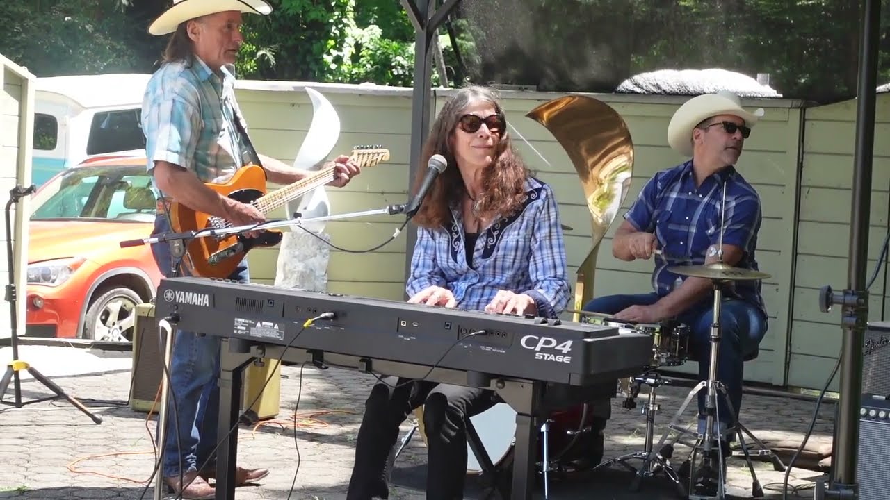 Help Me I'm Falling | Country Squires with Helena Casabona