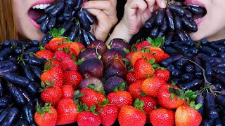 EATING MOON DROP GRAPES, FRESH STRAWBERRIES & JUICY FIGS *BIG BITES*