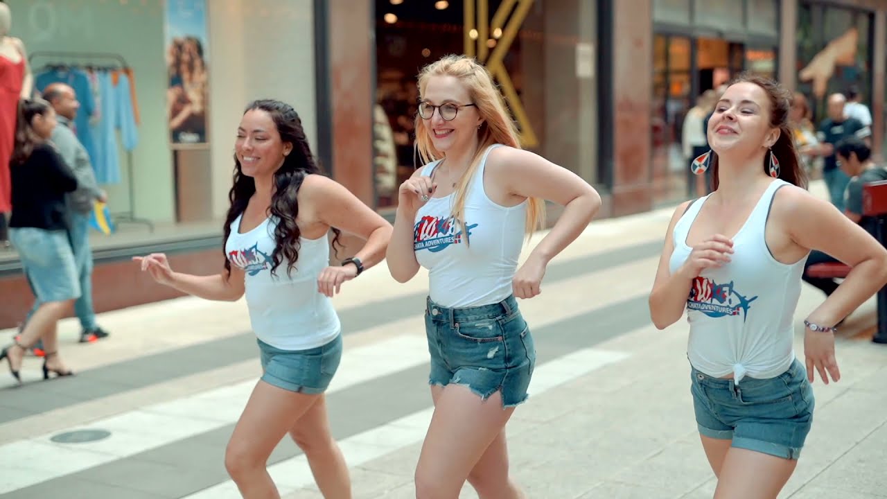 Flashmob de bachata y merengue  en el centro de Estocolmo - Suecia