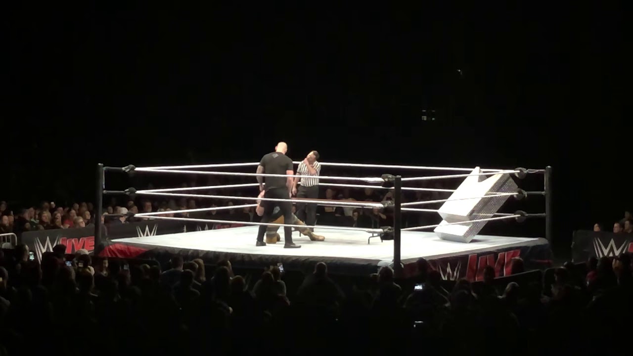 Baron Corbin vs Braun Strowman