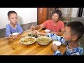 媳婦買一袋腐竹，到菜地摘一條黃瓜，簡單一拌，兒子連吃3碗米飯