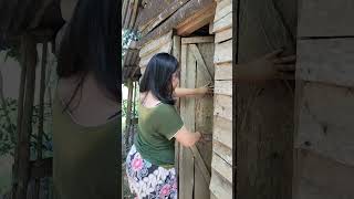 Dini Buka Pintu Dapur