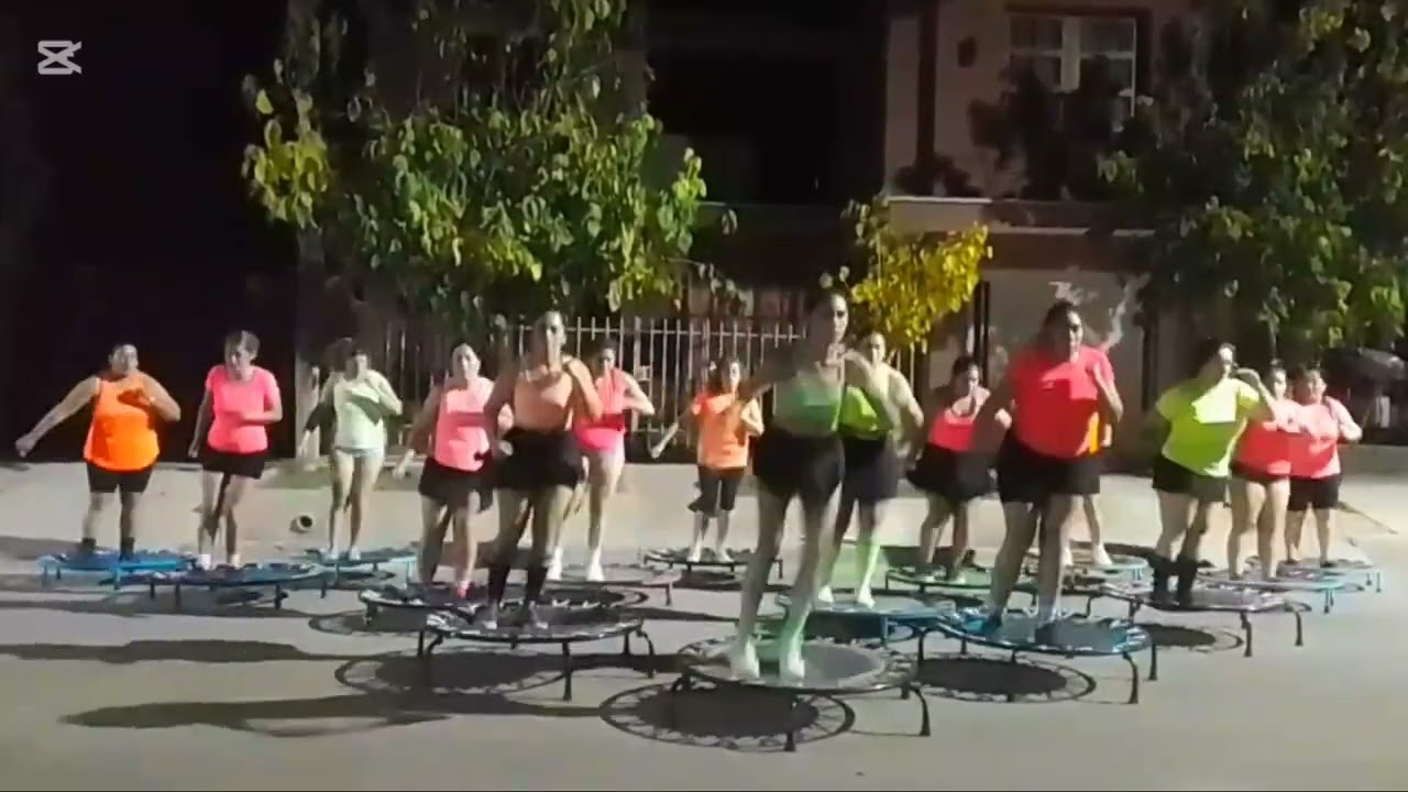 Despacito x coco jambo - Luis Fonsi y Daddy Yankee #jump #jumping #jumpingmusic