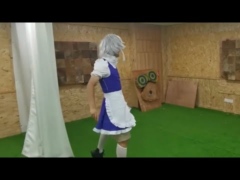Sakuya throwing Knives