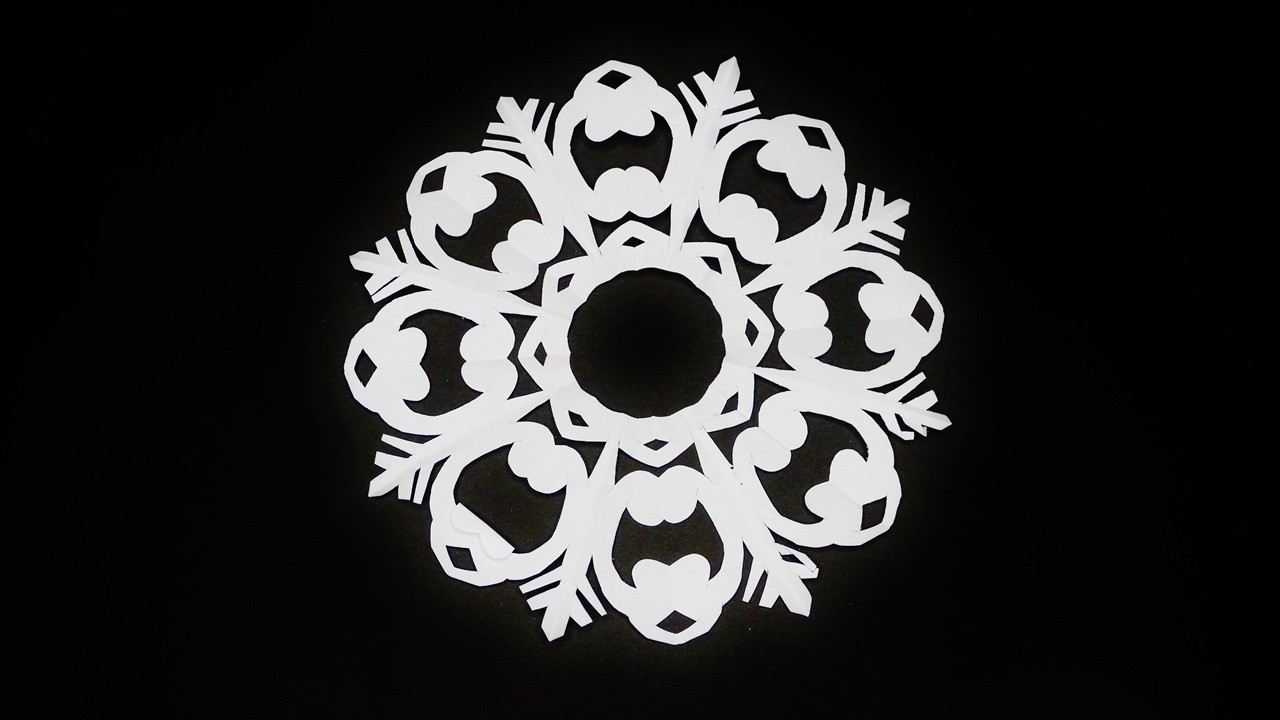 How to Make Easy Paper Snowflakes (1739)