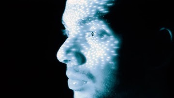 OnePlus 5T vs iPhone X Facial Recognition Comparison (4K)