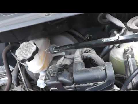 Тиканье под капотом автомобиля
