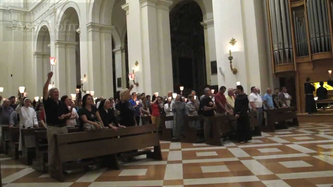 Rosario del sabato sera e processione aux flambeaux