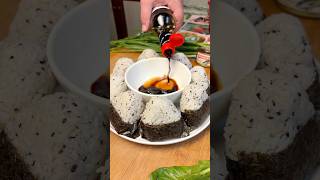 Онигири с тунцом