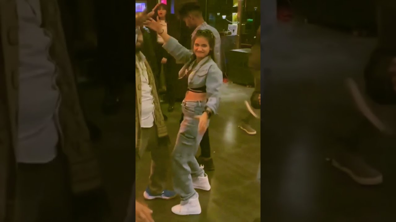 Angreji Beat Song Yo Hani Singh Jabardast Dance Video Viral Girl