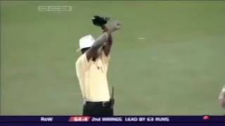 12 run in 1 ball Shahid afridi hit a massive six