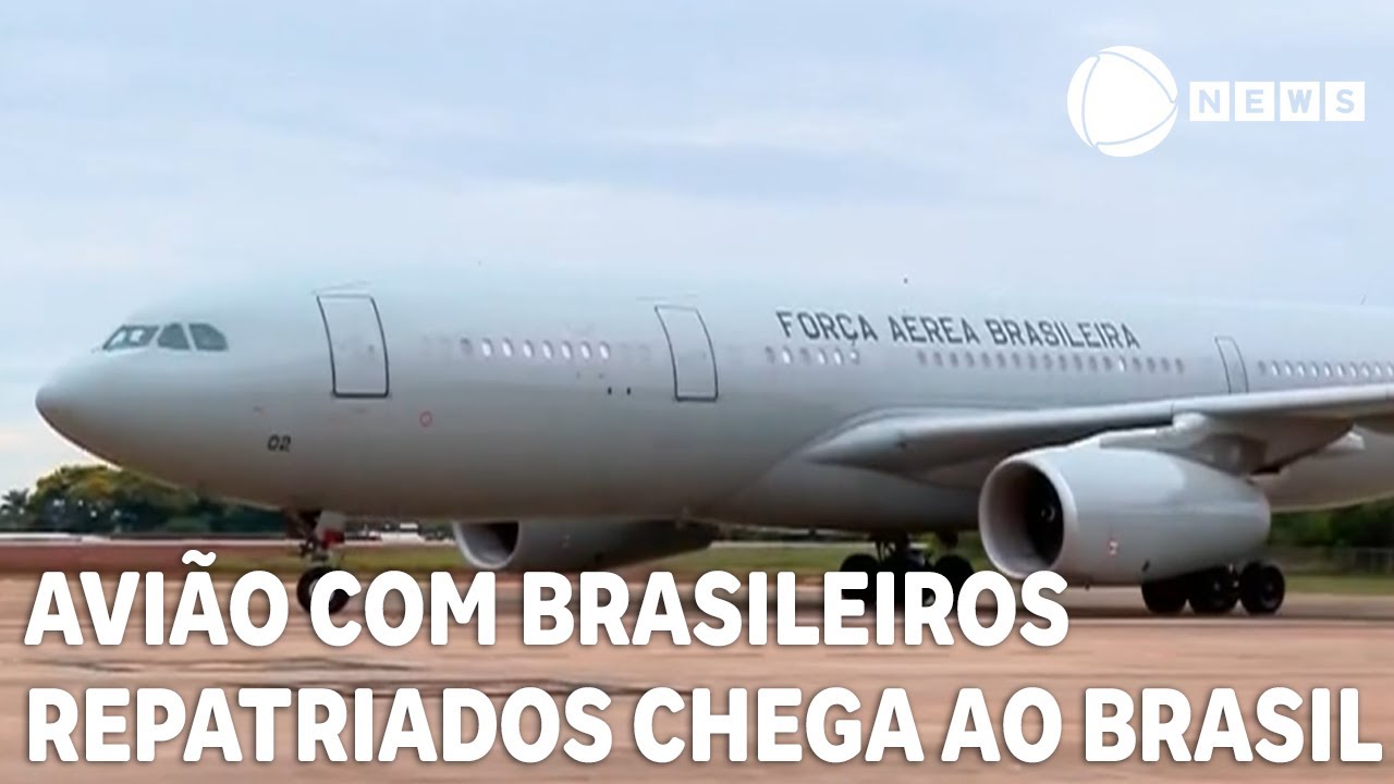 Avião com brasileiros repatriados de Gaza chega ao Brasil