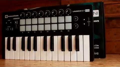 Novation Launchkey Mini MKII Midi Controller [] DEMO