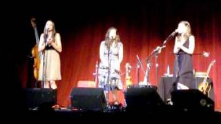 The Wailin' Jennys (8/9) "Storm Comin'" live at the Ellen Theatre, Bozeman 2/4/11 chords