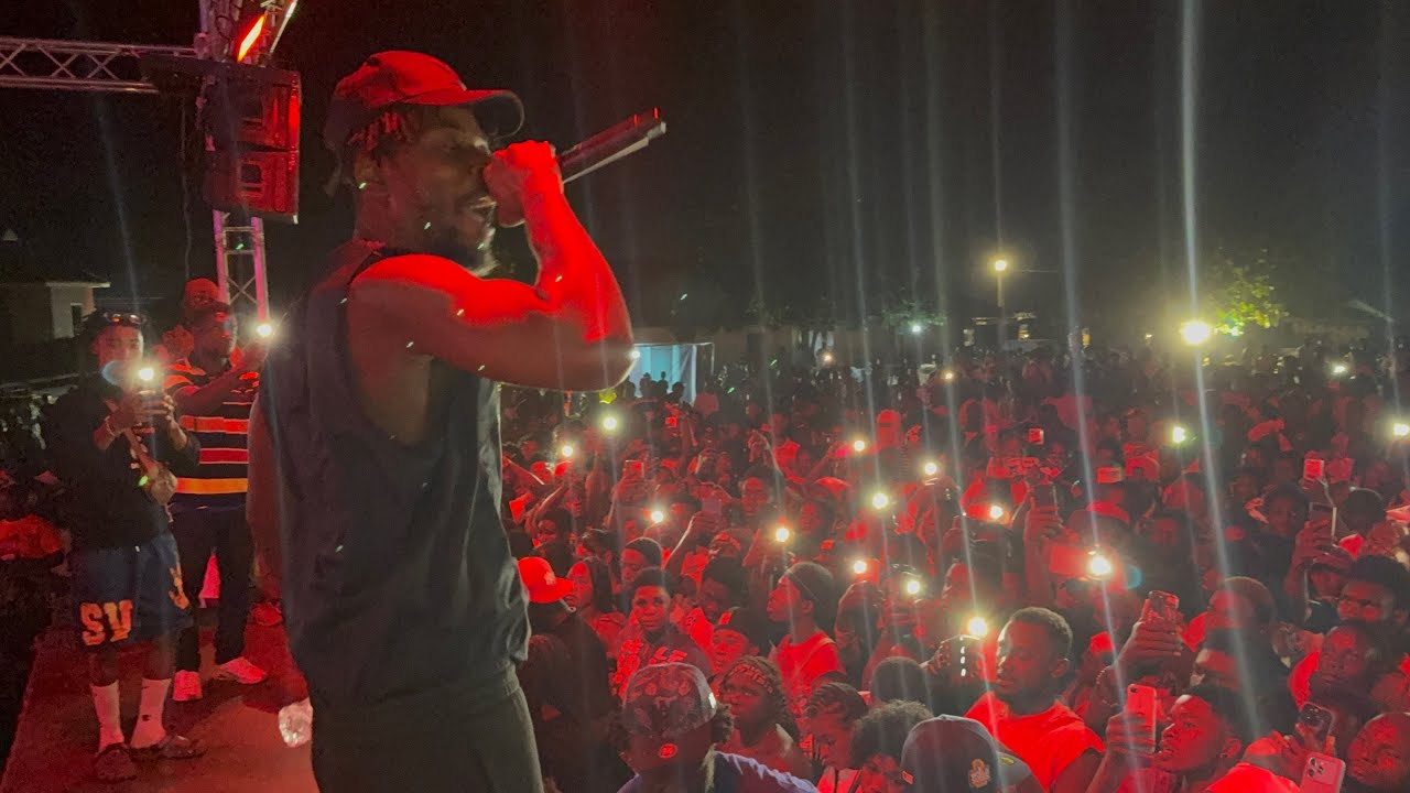 Kwaw Kese didn’t come to play as he performs his Back2Back hits songs at Ntobroso