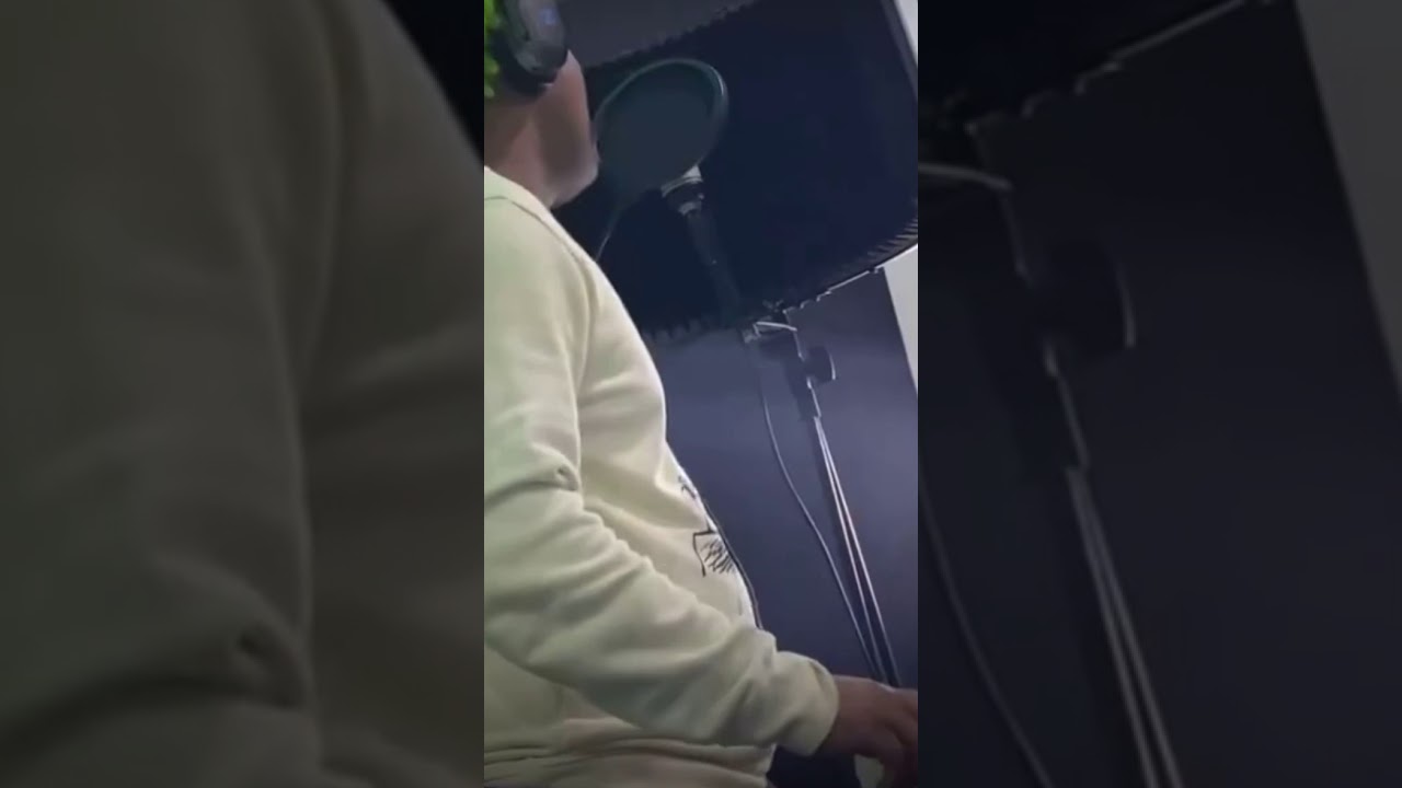 Cherry scom en el estudio (MI PIERNAAAAA) 😂