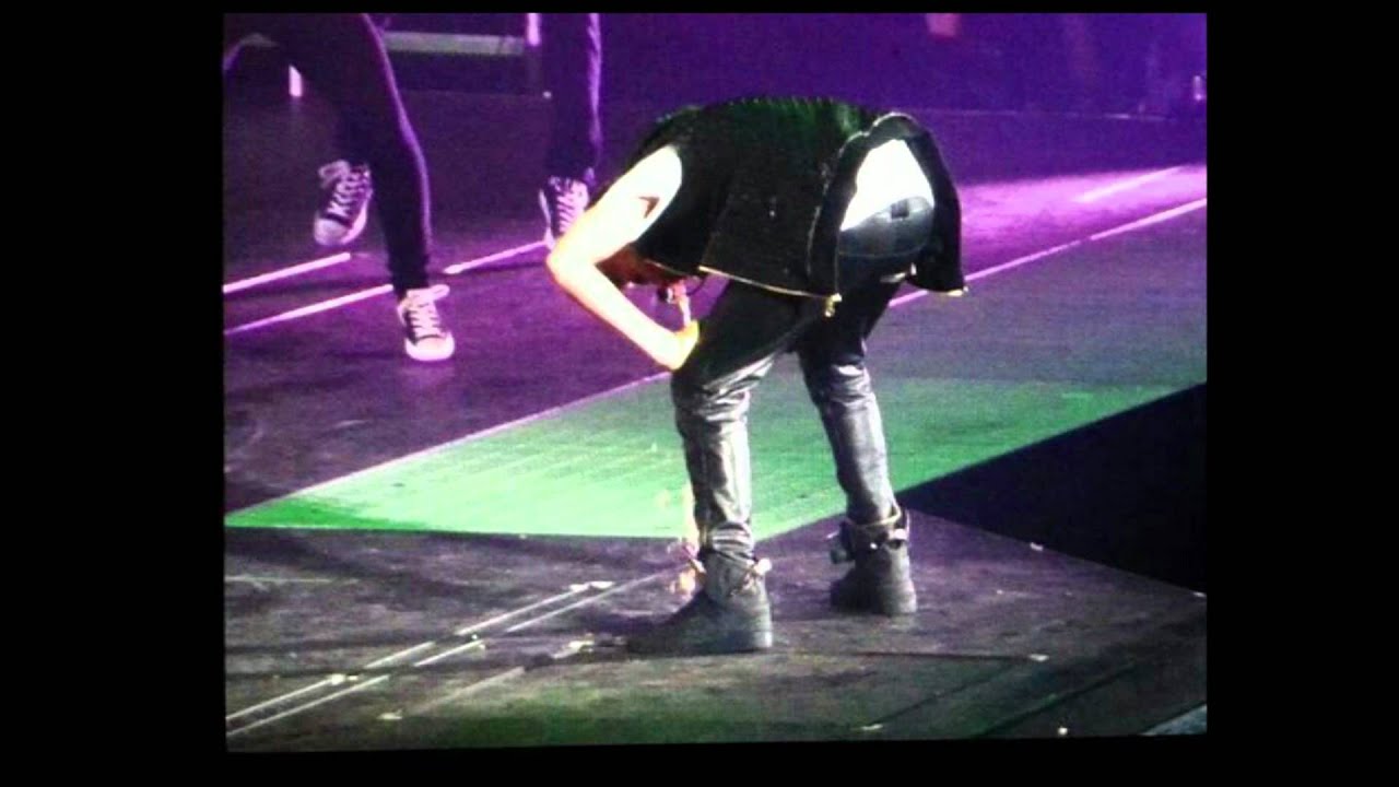 Justin Bieber throws up!!! So funny!!! YouTube