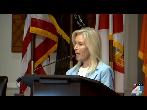 Mayor highlights public