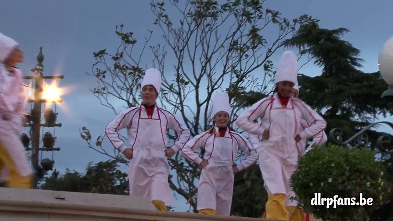 Disneyland Paris HD - Disney's Showtime Spectacular  Multicam Video  Part 2/3