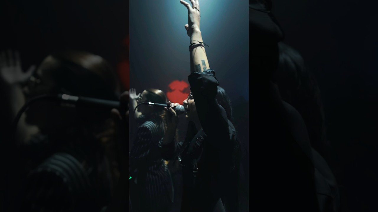 Please Don’t Go live in Istanbul 🖤 #gioliandassia