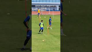 Sesi Latihan Pagi Persib Dipantau Langsung Coach Bojan Hodak shorts
