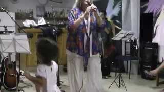 Video thumbnail of "מירי אלוני MIRI ALONI במקלט של קיבוץ גבים 24.7.14 במבצע "צוק איתן""