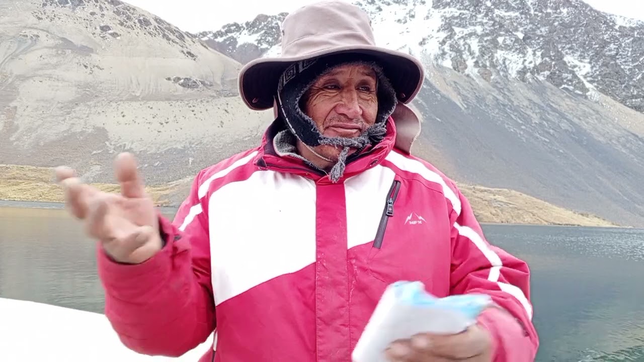 Laguna Juri Cota, un lugar mágico y paradisíaco. Está ubicado a los pies del nevado CONDORI-RI 