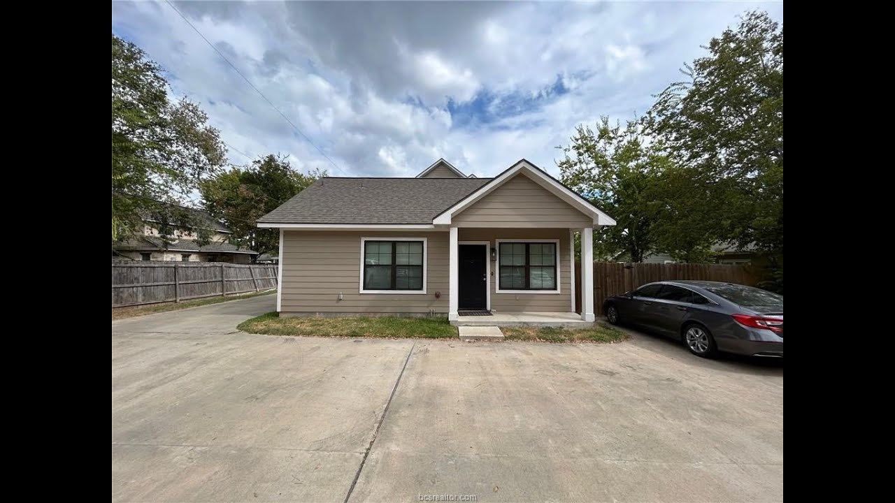 700 Highlands B: Presented by The Legacy Team @ RE/MAX 20/20