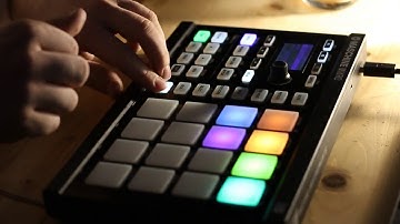Beat making MASCHINE Mikro MK2