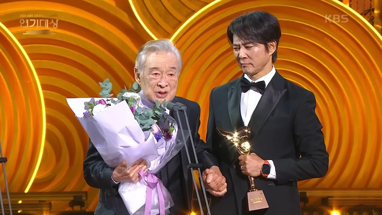 Choi Soo Jong presents Grand Prize at '2025 KBS Drama Awards' in place of late Lee Soon Jae