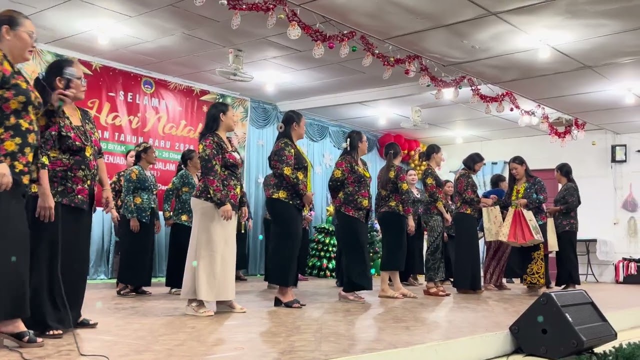 PEMENANG BAJU KEMBANG
