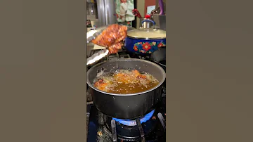 No You Do Not Need Flour To Fry Wings | Frying Spicy Naked Crispy Wings |  @CookingWithThatown2