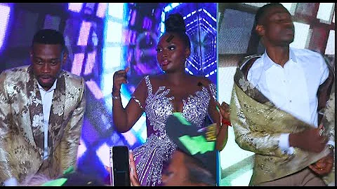 Niyi Johnson steps on stage to dance with Lateef Adedimeji and his wife at their wedding.